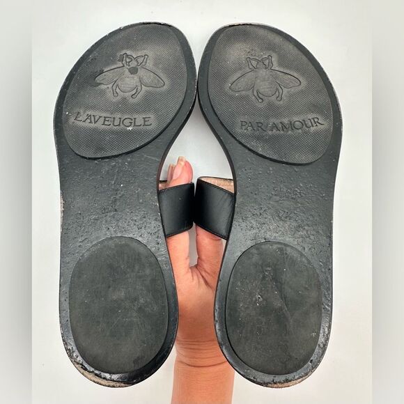 Gucci Black Leather Sandals with Gold Accent - Picture 8 of 12